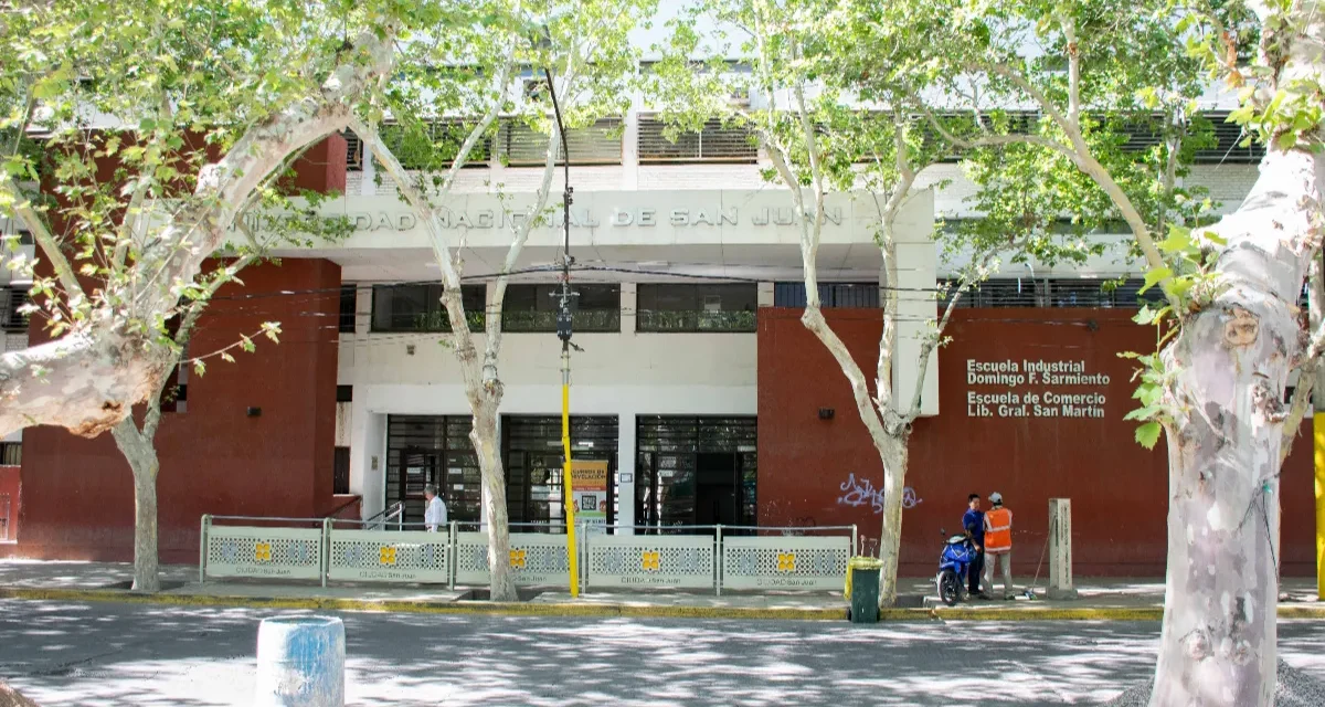 “No se garantiza el derecho a la educación”: Padres evalúan denunciar por el paro en colegios preuniversitarios