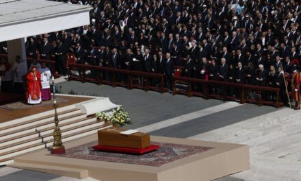Las fotos más impactantes del funeral del papa Francisco en el Vaticano, a un año de su muerte