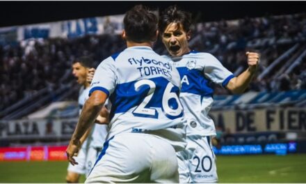 Gimnasia pisó fuerte en Caseros, venció 3-0 a Acassuso y se convirtió en el primer clasificado a octavos de la Copa Argentina