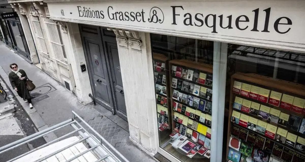 Más de 170 autores abandonan una reconocida editorial tras un polémico cambio