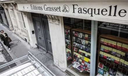 Más de 170 autores abandonan una reconocida editorial tras un polémico cambio