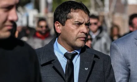 Atampiz volvió a romper su propio récord: Habló solo 2 minutos 40 segundos en la apertura