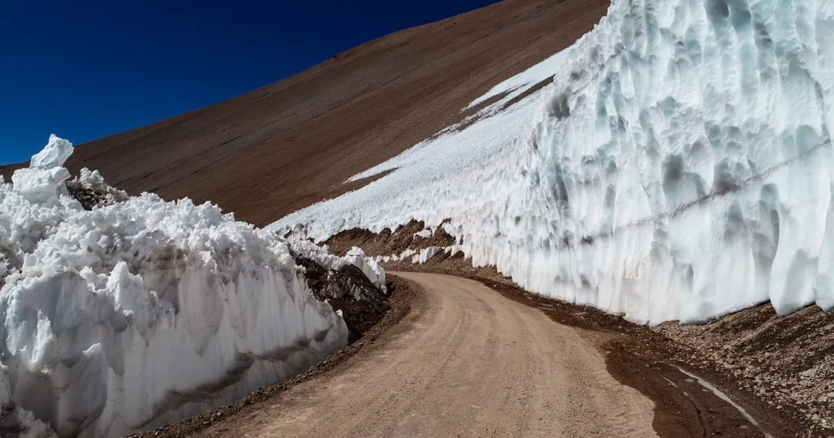 Paso de Agua Negra habilitado este domingo: Tránsito normal y recomendaciones por hielo en la calzada