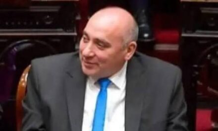 Peluc mueve fichas en LLA y propone a Avelín para disputar la gobernación en 2027