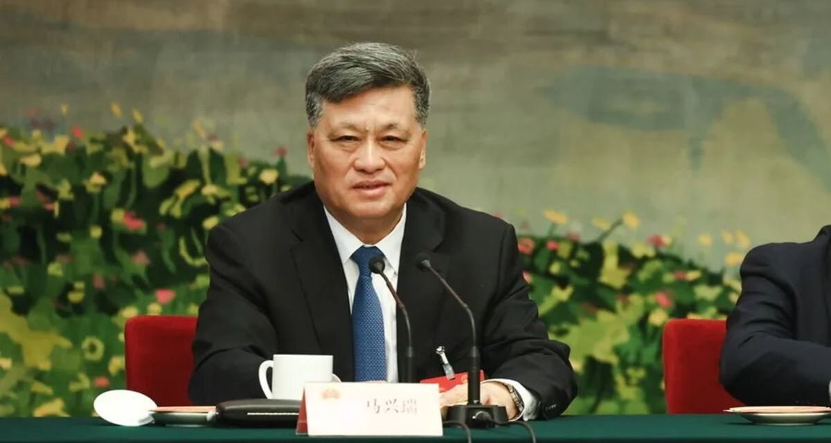 China investiga a hombre clave del Pelitburó por corrupción