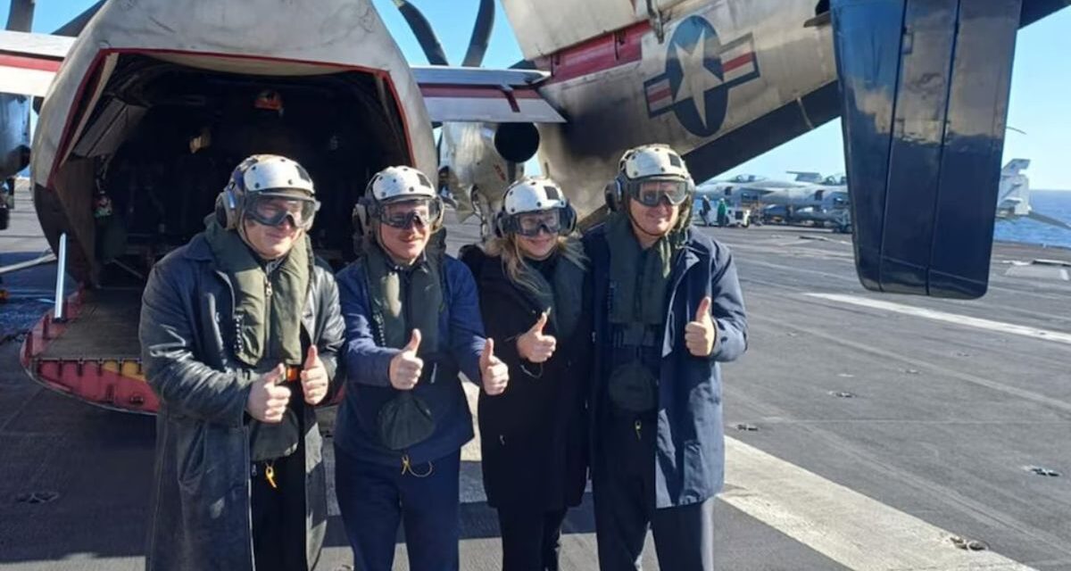 Javier Milei se subió al portaaviones USS Nimitz de EEUU y participa de ejercicios navales