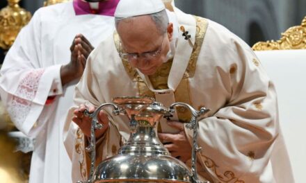 El papa León XIV encabezó su primera misa de Pascua y llamó a caminar juntos en la Iglesia
