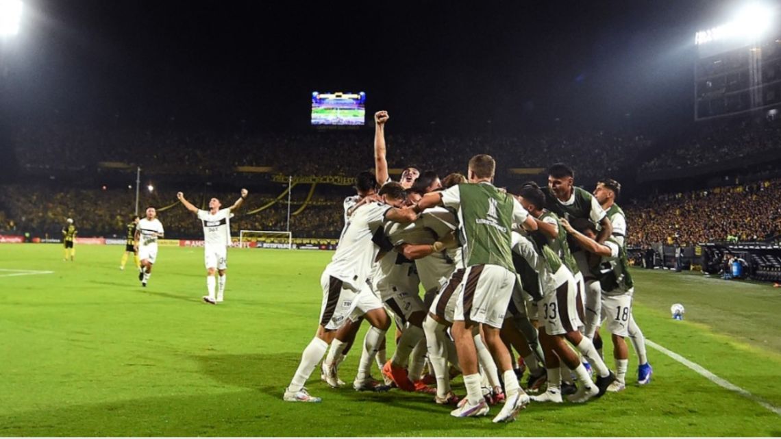 Platense venció 2-1 a Peñarol en Uruguay y logró el primer triunfo de su historia en Copa Libertadores