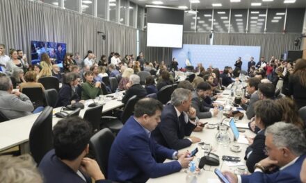 Por el viaje de una veintena de diputados y funcionarios, se demora el debate por la ley de Patentes