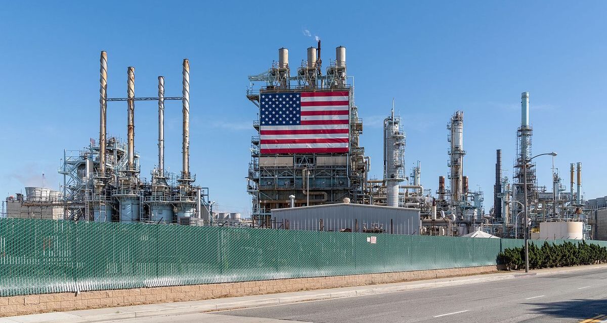 Donald Trump prórroga por otros 90 días la exención de la ley Jones para facilitar el transporte de petróleo en EEUU