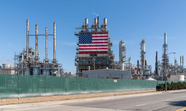 Donald Trump prórroga por otros 90 días la exención de la ley Jones para facilitar el transporte de petróleo en EEUU