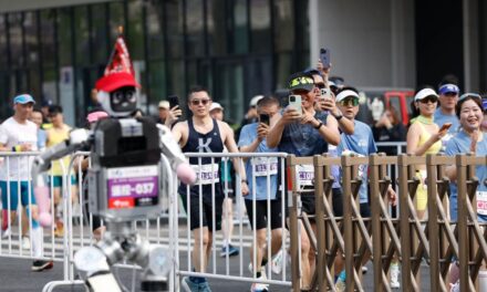 un robot rompió el récord humano en media maratón y sorprendió al mundo