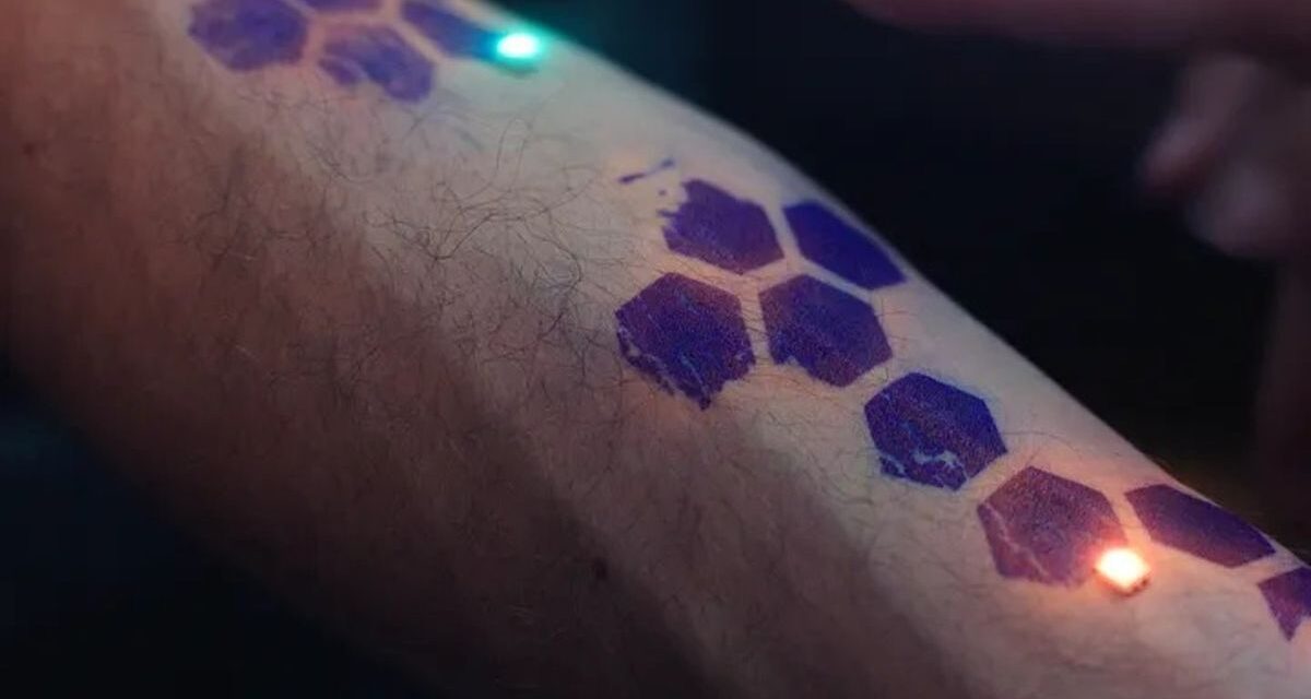Cómo funcionan los tatuajes electrónicos que implantar circuitos y chips en la piel