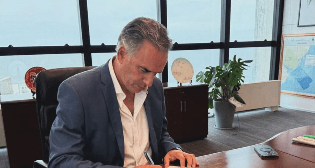 Yamandú Orsi promulgó la ley de eutanasia en un avance que protege la dignidad humana