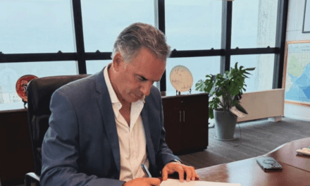 Yamandú Orsi promulgó la ley de eutanasia en un avance que protege la dignidad humana