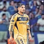 Boca aprovechó una ráfaga de dos minutos para ganar en Santiago