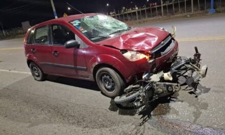 Brutal choque en Pocito: un motociclista pelea por su recuperación
