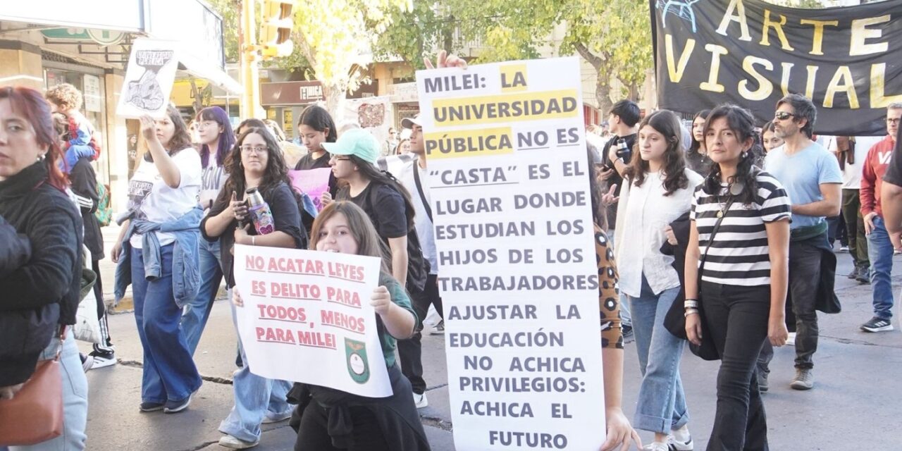 Miles de personas marcharon en San Juan por el financiamiento de la universidad pública