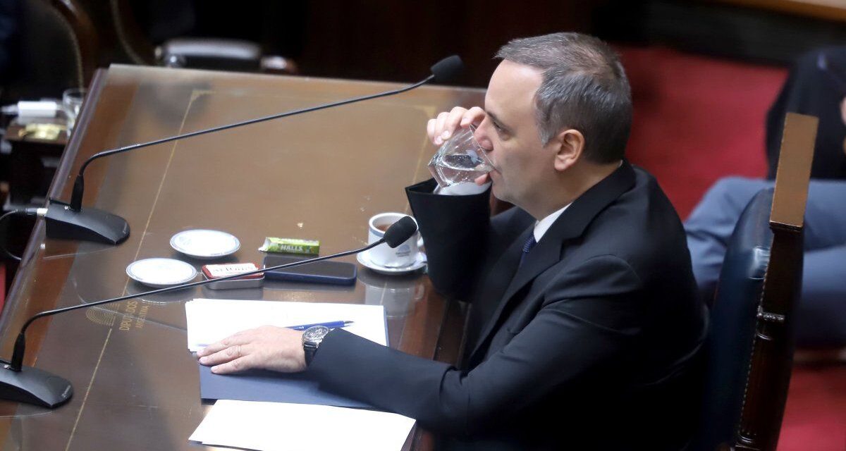 la oposición postergó la sesión para interpelar a Manuel Adorni y sumó nuevos proyectos