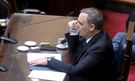 la oposición postergó la sesión para interpelar a Manuel Adorni y sumó nuevos proyectos