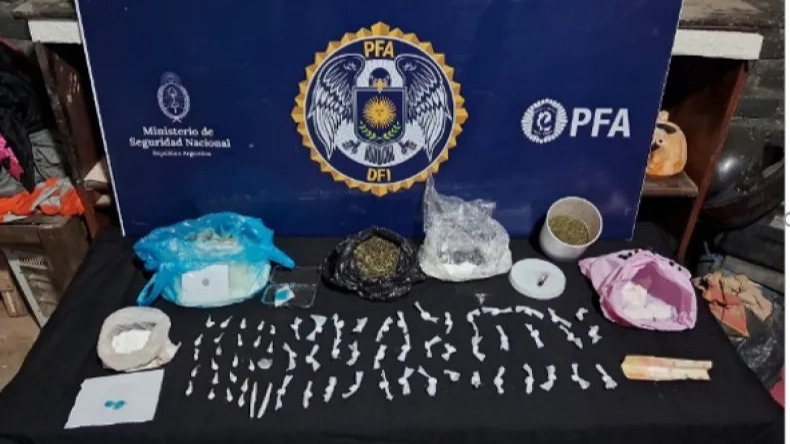 En plena tarea de fraccionamiento: cayeron dos mujeres acusadas de vender droga