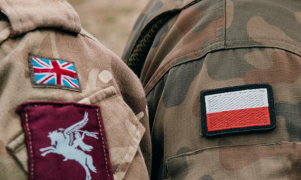 Gran Bretaña y Polonia sellan un acuerdo militar ante el temor por una Rusia cada vez más agresiva