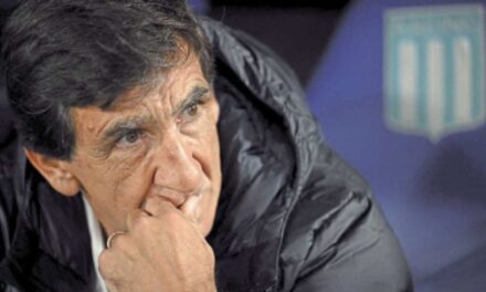 Por decisión de Milito, Costas dejará de ser el DT de Racing