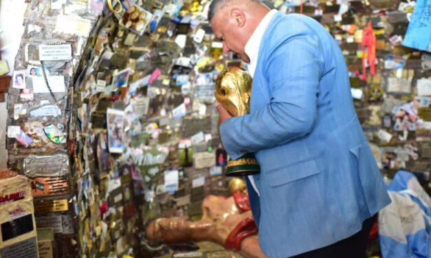 Chiqui Tapia pasó por la Difunta Correa y dejó un deseo para la Selección Argentina