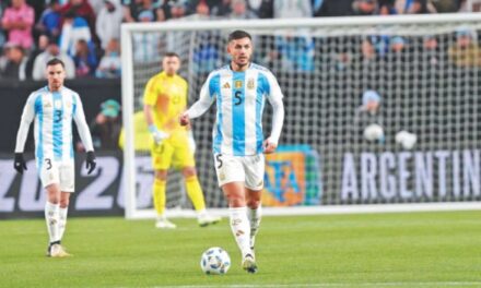 Paredes tiene una lesión muscular y le suma otra preocupación a Scaloni