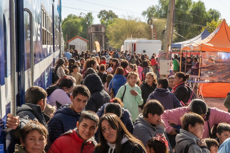 San Juan Cerca desembarca en Caucete con trámites, atención médica y servicios nacionales