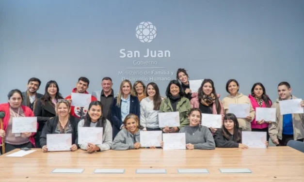 Más sanjuaninos se animan a aprender Lengua de Señas y ya entregaron nuevos certificados