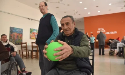 Arte, música y juegos: el proyecto que une a adultos mayores y personas con discapacidad