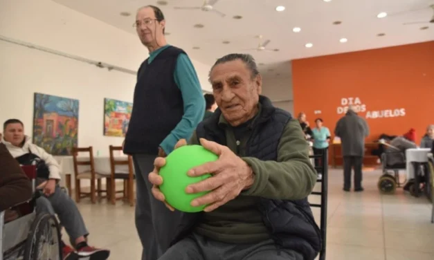 Arte, música y juegos: el proyecto que une a adultos mayores y personas con discapacidad