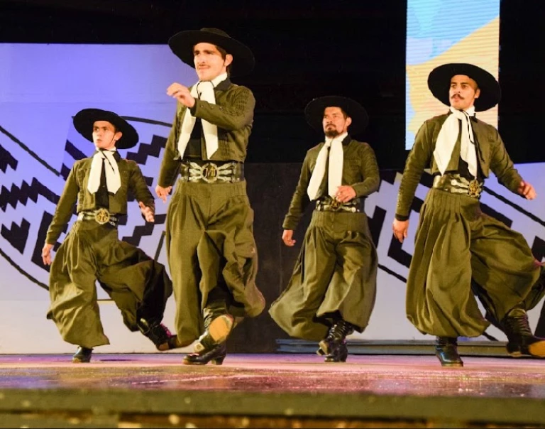 El Conte Grand cambia el 25 de Mayo con folklore urbano, DJs y feria cultural