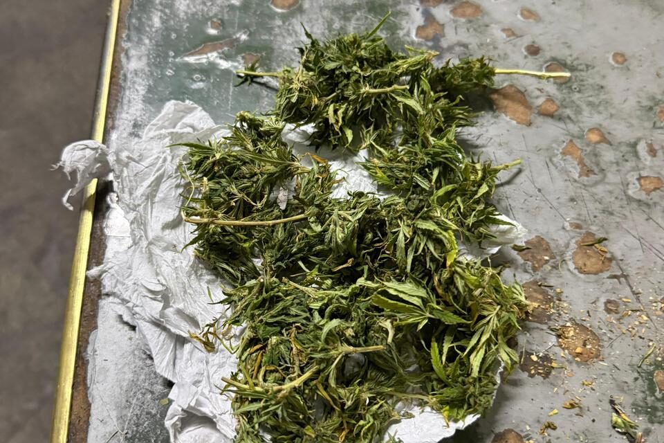 Disturbios, marihuana y capturas pendientes: Así terminó un operativo en Capital