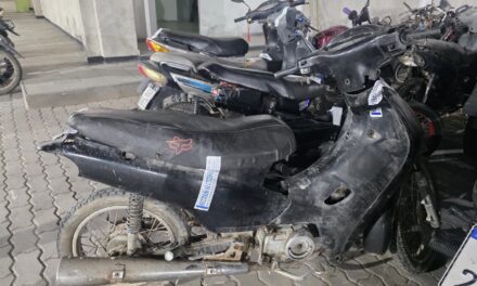 Iba en una 110 sin papeles y descubrieron que el motor tenía pedido de secuestro