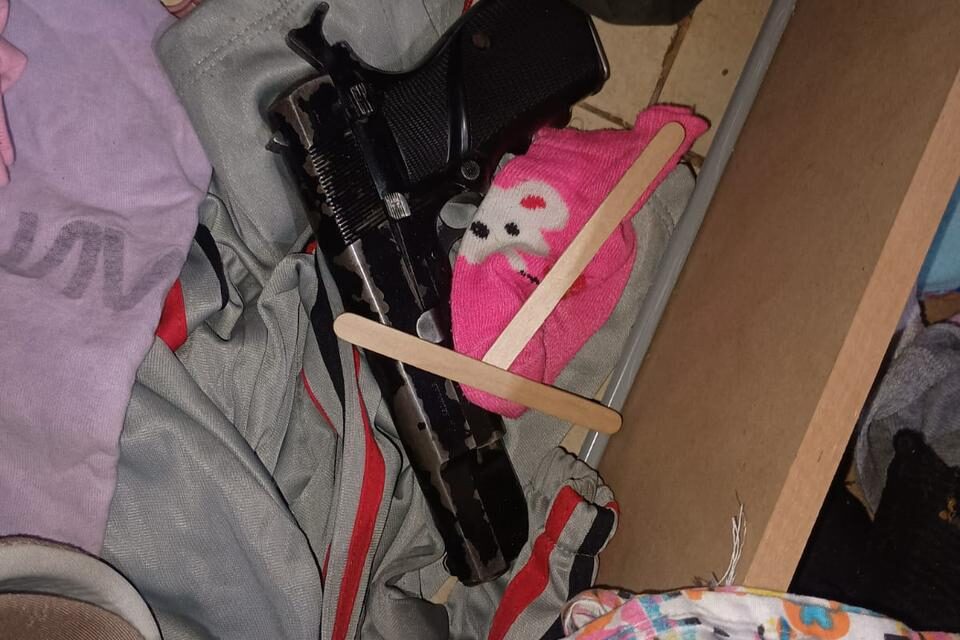 Violenta madrugada en Chimbas: tiros contra la Policía y una pistola 9 mm secuestrada