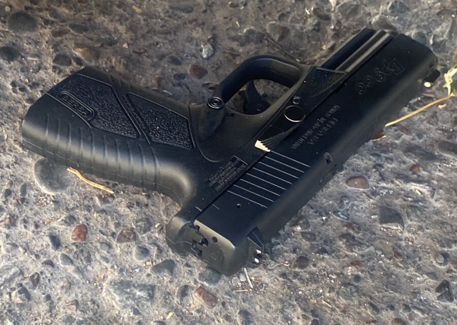 Quiso huir, agredió a un policía y quedó tras las rejas