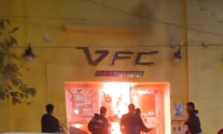 Se incendió un reconocido dragstore frente a la plaza de Jáchal