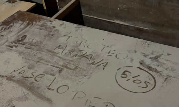 “Mañana tiroteo”: Un estudiante fue detenido tras una amenaza escrita en un colegio de Capital