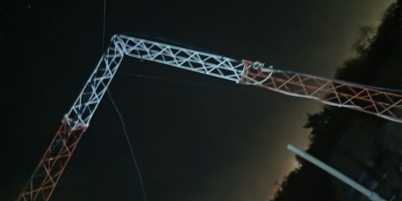El viento sonda derribó la antena de Radio Sensaciones en Zonda