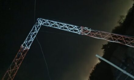 El viento sonda derribó la antena de Radio Sensaciones en Zonda
