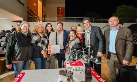 Más capacitación y empleo: Orrego entregó certificados y equipamiento