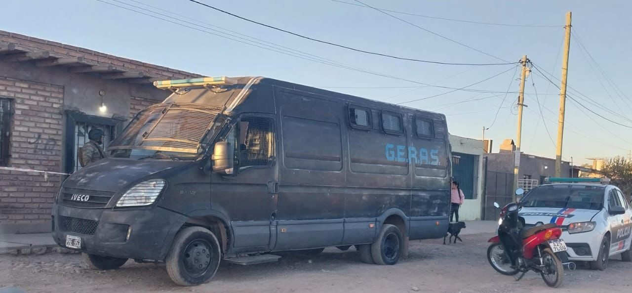 Allanamiento en Chimbas: detuvieron a dos hermanos acusados de vender droga en el Loteo Api II