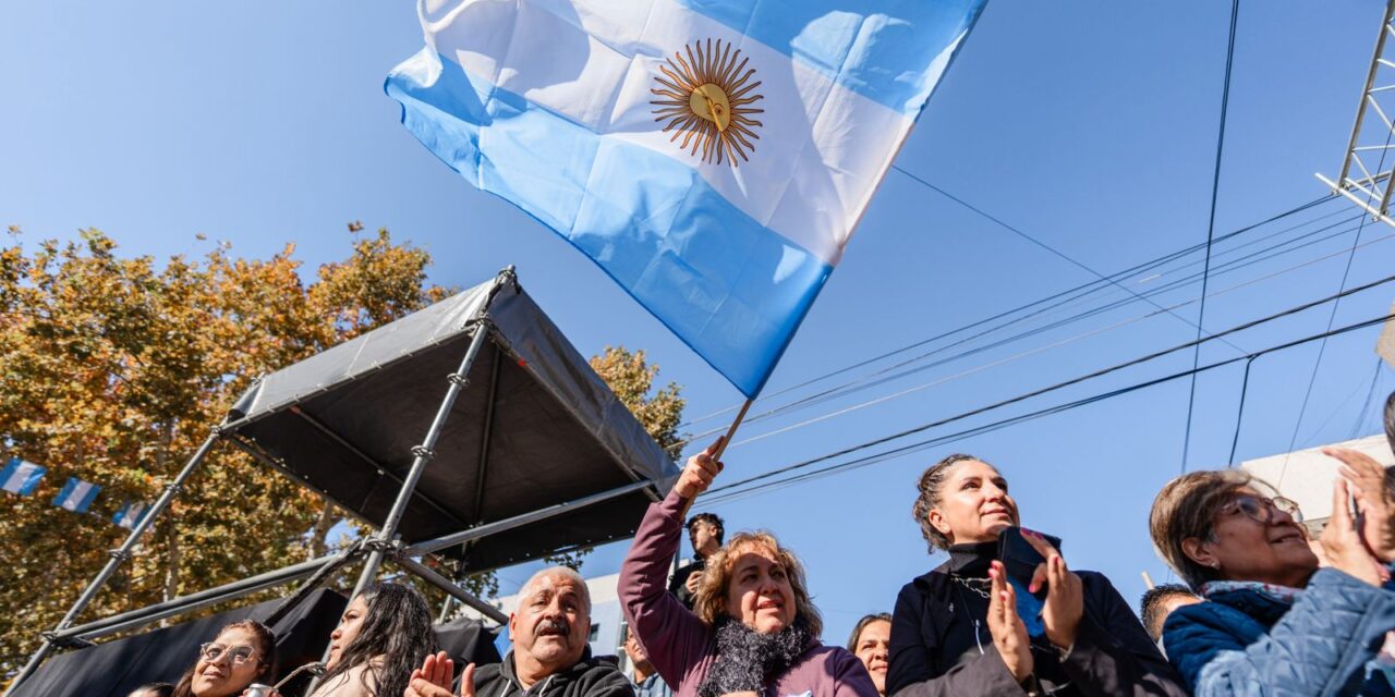 La patria se hizo sentir en las calles sanjuaninas durante el desfile del 25 de Mayo