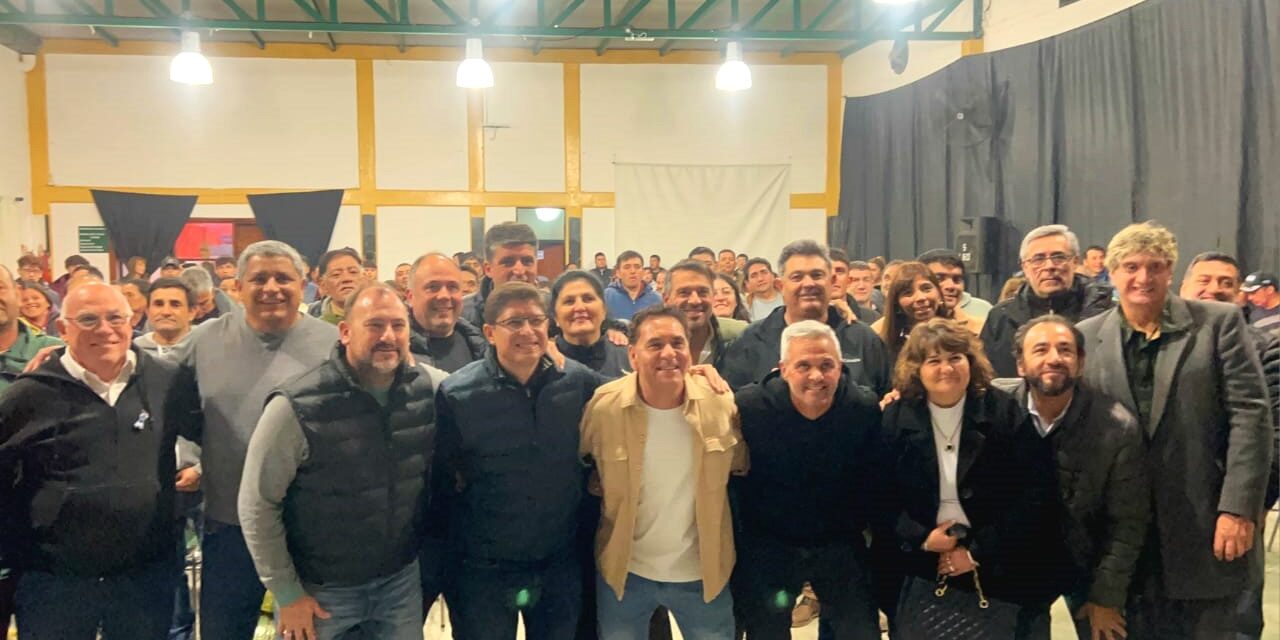 La Liguilla de Angaco recibió indumentaria y elementos deportivos para fortalecer el fútbol local