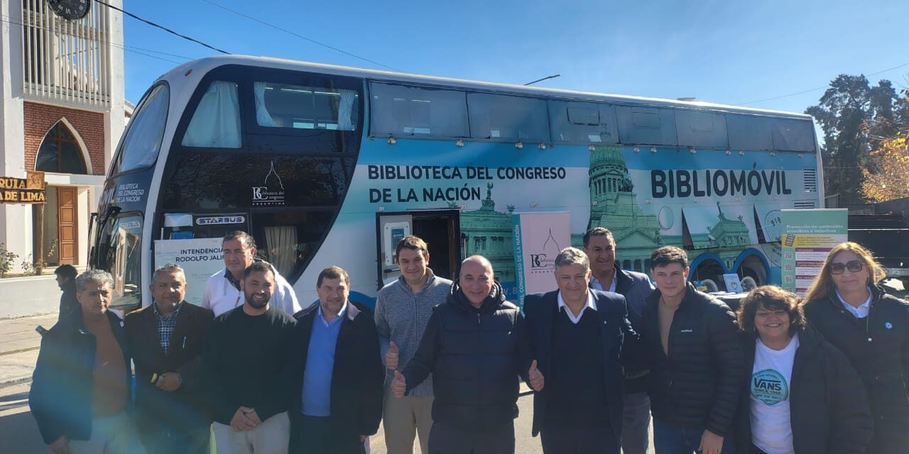 El Bibliomóvil llegó a 25 de Mayo y lanzó en San Juan el programa “Leemos Argentina”
