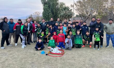 Club Cabral recibió elementos deportivos para fortalecer su escuelita de fútbol
