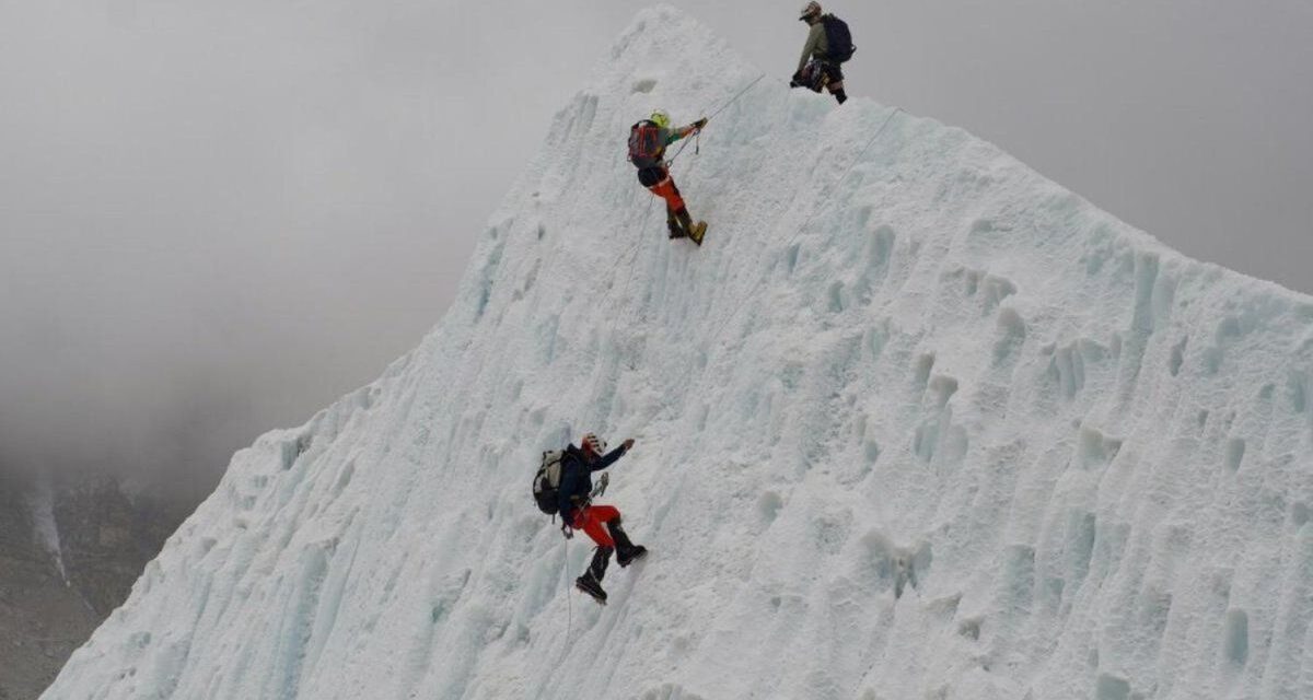 274 alpinistas hicieron cumbre en el Everest en solo 24 horas