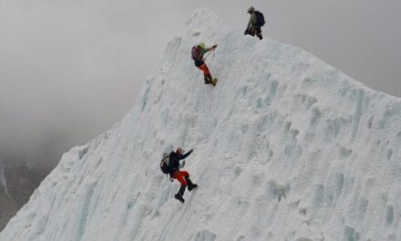 274 alpinistas hicieron cumbre en el Everest en solo 24 horas